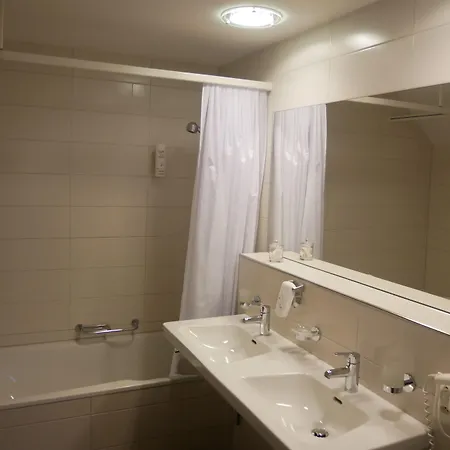 Schwanen Szálloda 3*